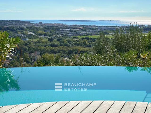 Villa avec piscine et terrasse