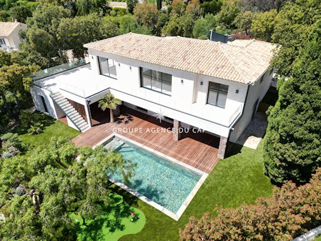 Villa avec piscine et terrasse