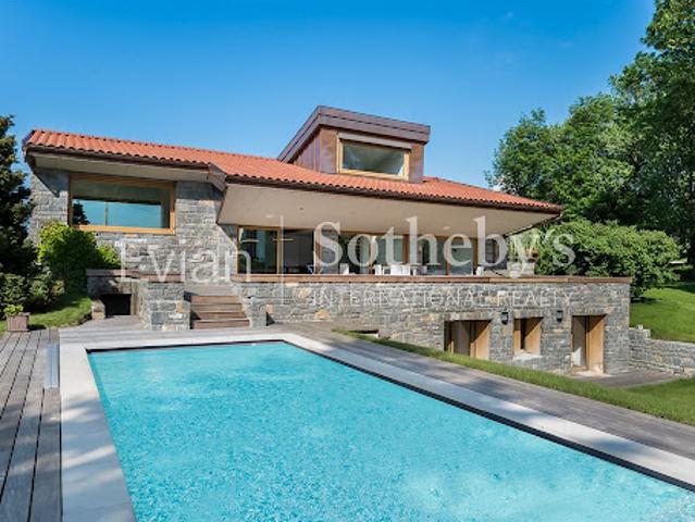 Villa avec piscine et terrasse