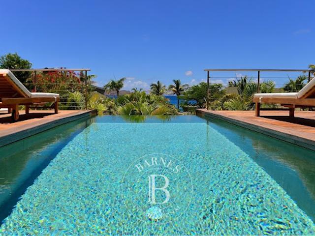 Villa avec piscine et terrasse