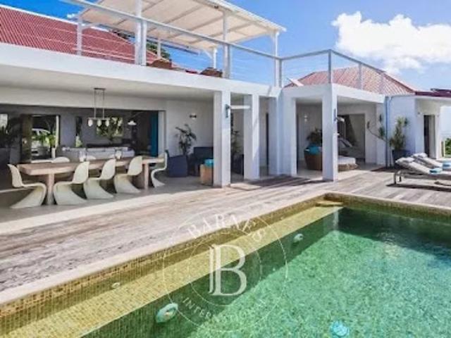 Villa avec piscine et terrasse