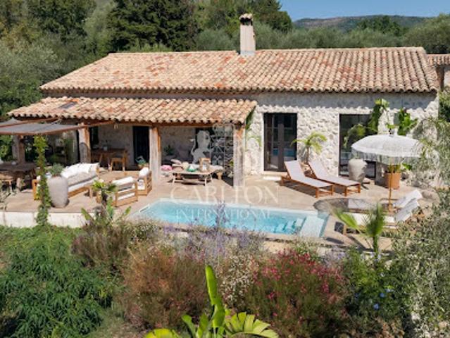 Villa avec piscine et terrasse