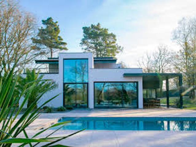 Villa avec piscine et terrasse