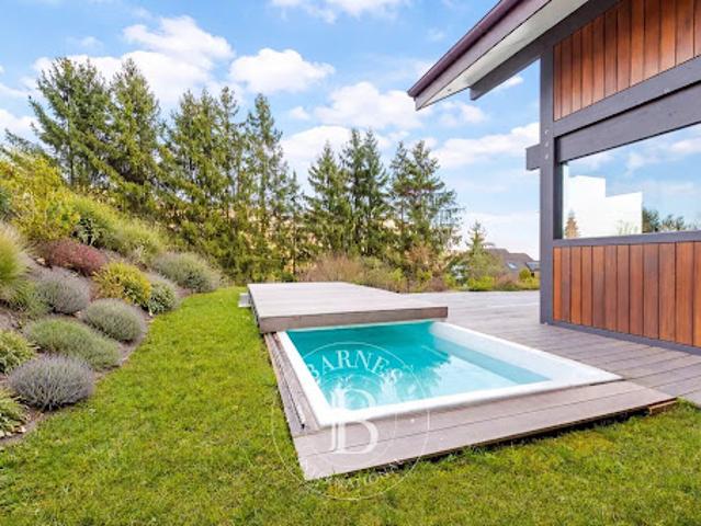 Villa avec piscine et terrasse