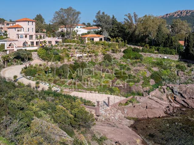 Villa avec piscine et terrasse