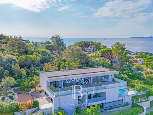 Villa avec piscine et terrasse