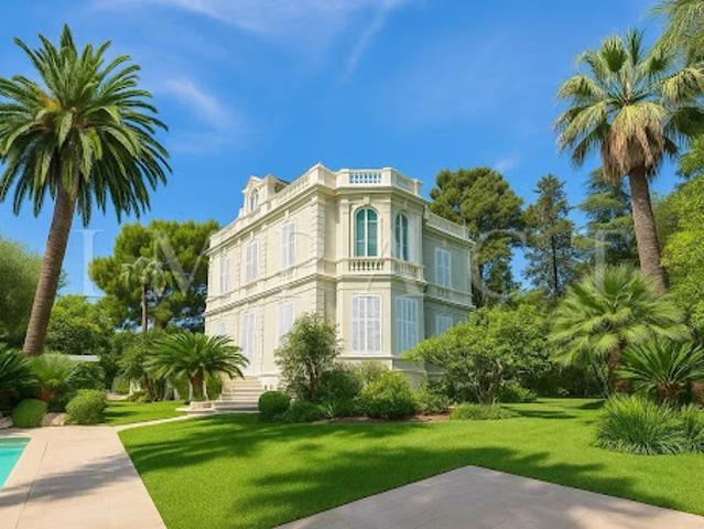 Villa avec piscine et terrasse