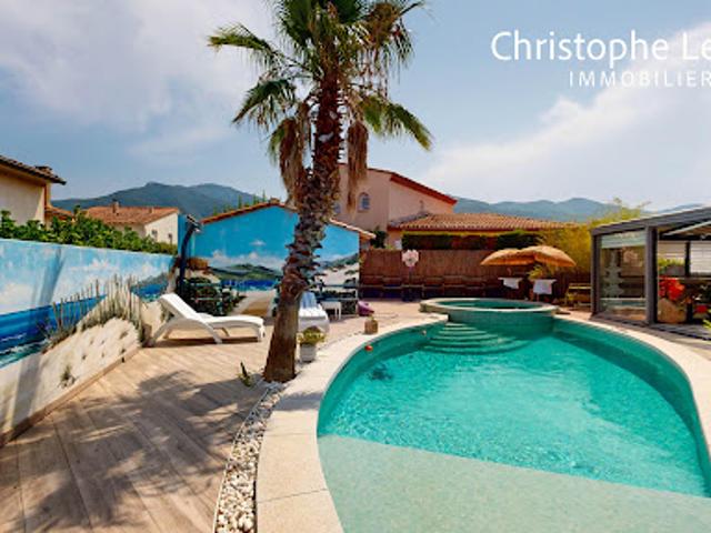 Villa avec piscine et terrasse