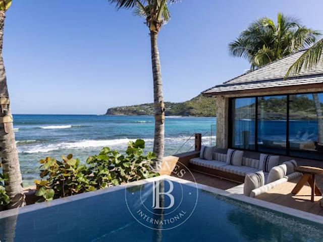 Villa avec piscine et terrasse