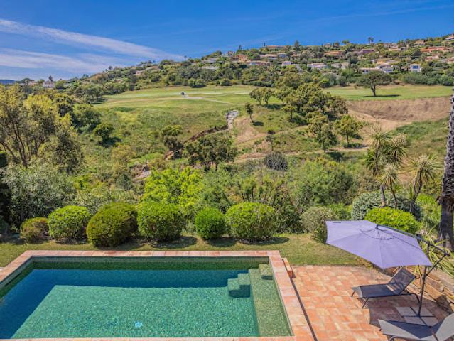 Villa avec piscine et terrasse