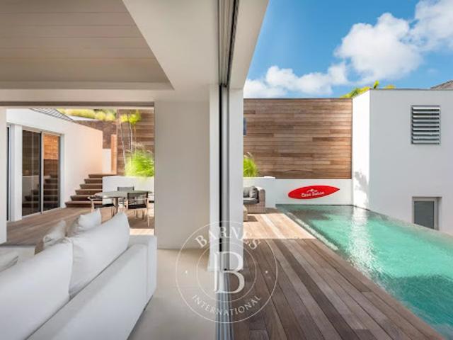 Villa avec piscine et terrasse