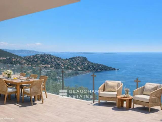 Villa avec piscine et terrasse
