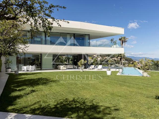 Villa avec piscine et terrasse