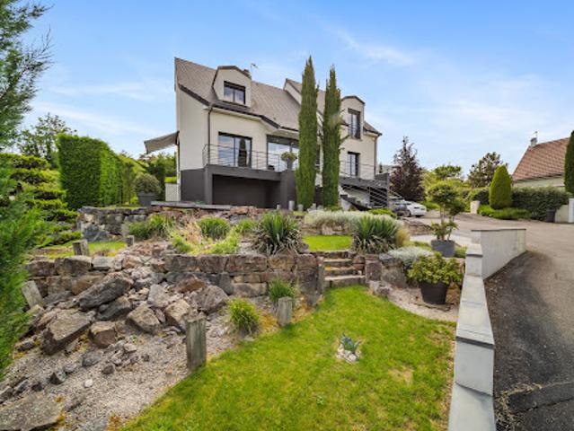 Villa avec piscine et terrasse