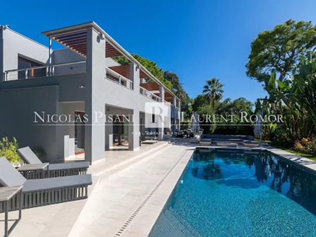 Villa avec piscine et terrasse