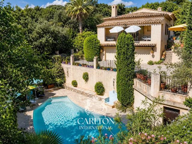 Villa avec piscine et terrasse