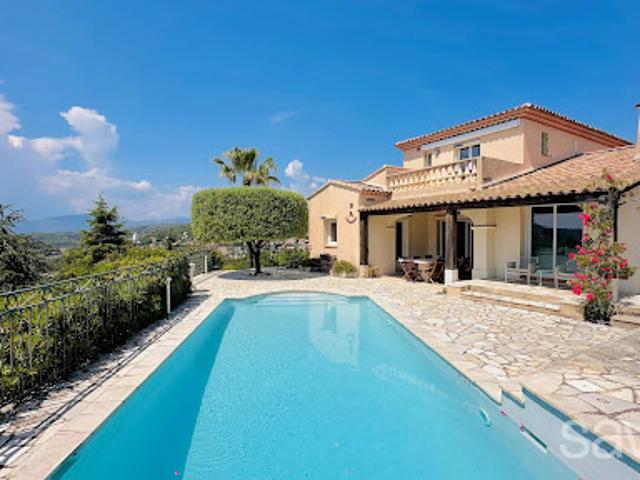 Villa avec piscine en bord de mer