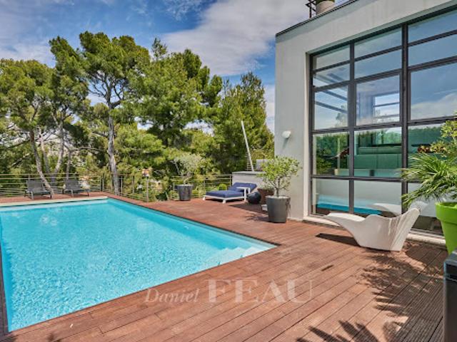 Villa avec piscine et terrasse