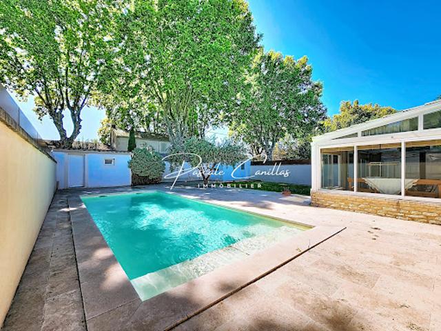 Villa avec piscine et terrasse