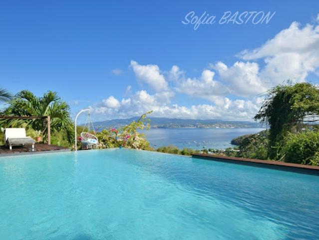 Villa avec piscine et terrasse