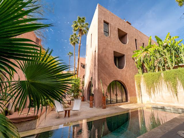 Villa avec piscine et terrasse