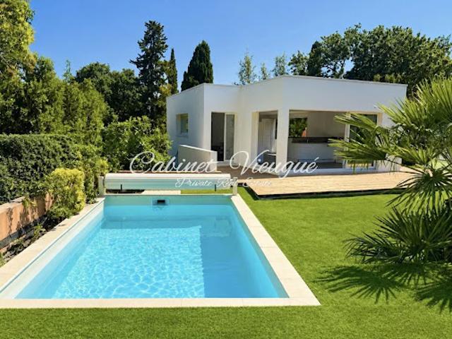 Villa avec piscine et terrasse