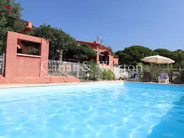Villa avec piscine et jardin