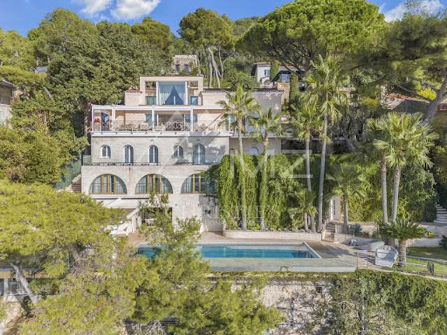 Villa avec piscine et terrasse
