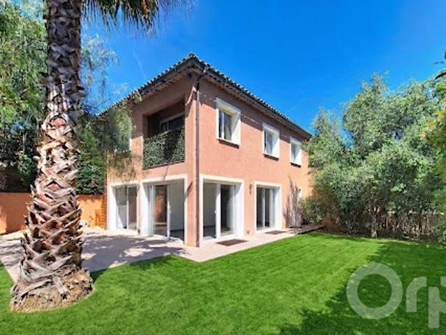 Villa avec piscine et terrasse