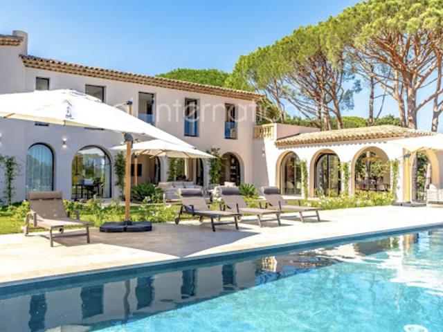 Villa avec piscine et terrasse