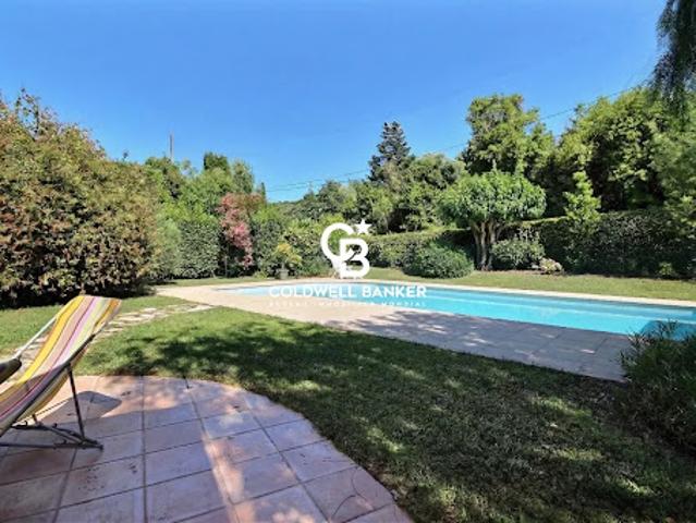 Villa avec piscine et terrasse