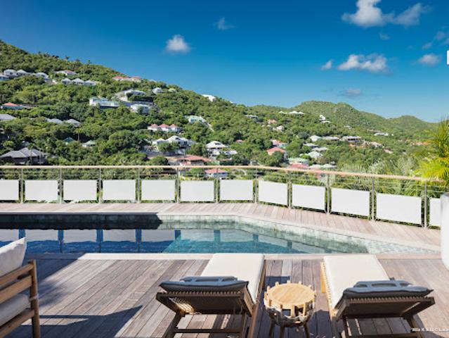 Villa avec piscine et terrasse