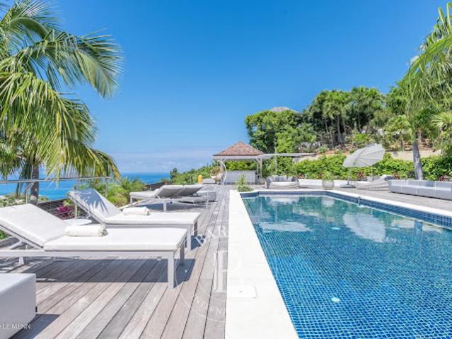 Villa avec piscine et terrasse
