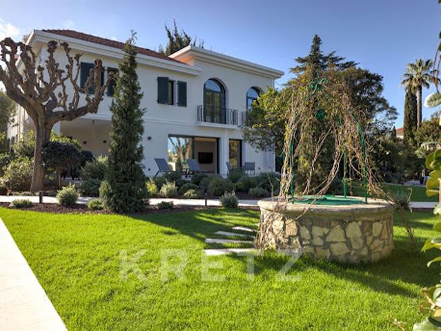 Villa avec piscine et terrasse