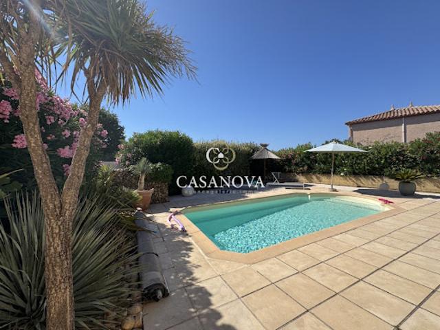 Villa avec piscine et terrasse