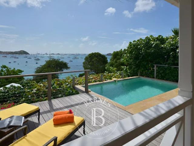 Villa avec piscine et terrasse