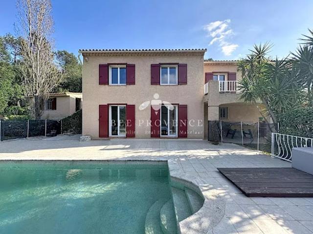 Villa avec piscine et terrasse