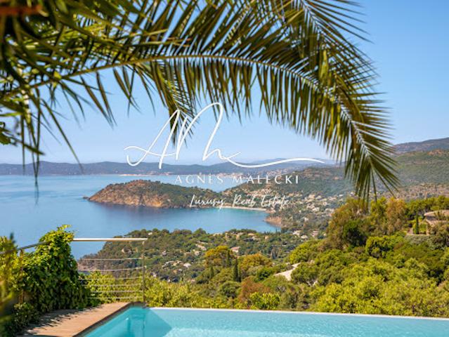 Villa avec piscine et terrasse