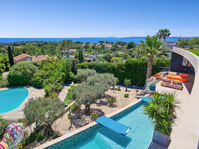 Villa avec piscine et terrasse