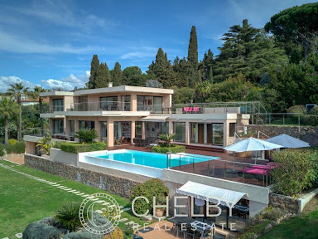 Villa avec piscine et terrasse