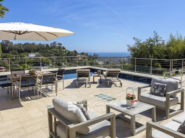 Villa avec piscine et terrasse