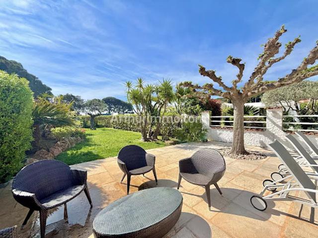 Villa avec piscine et terrasse