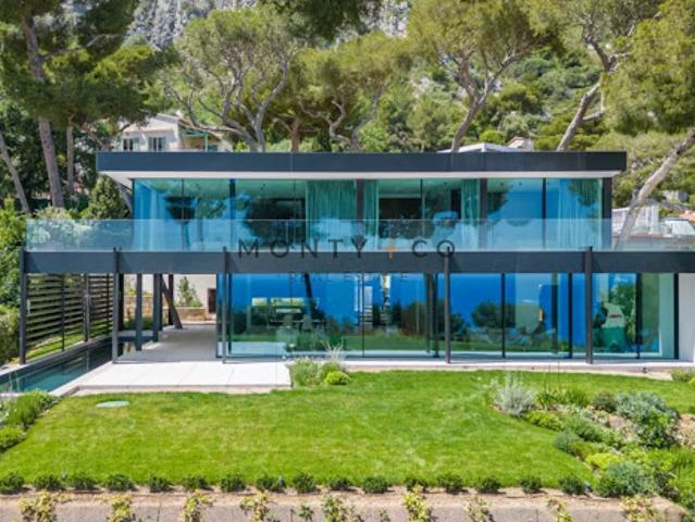 Villa avec piscine et terrasse