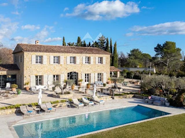 Villa avec piscine et terrasse