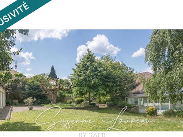Villa avec piscine et terrasse