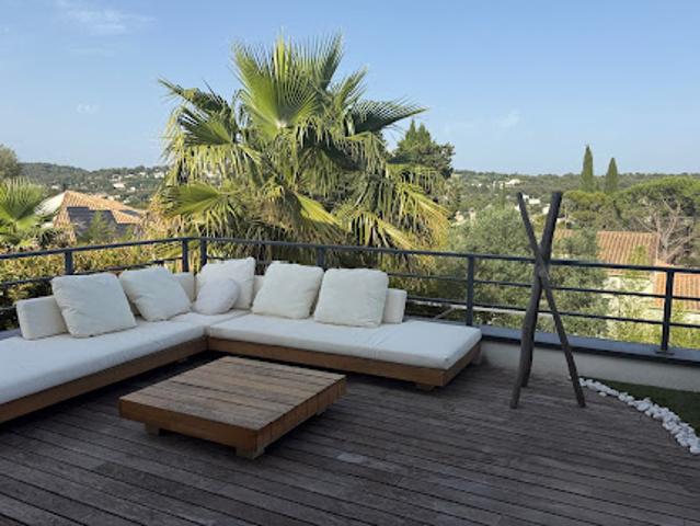 Villa avec piscine et terrasse