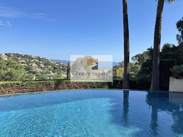 Villa avec piscine et terrasse