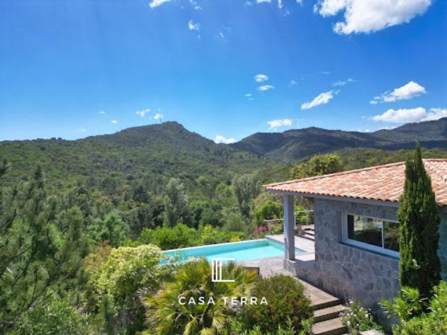 Villa avec piscine et terrasse