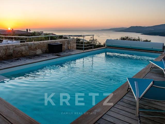 Villa avec piscine et terrasse