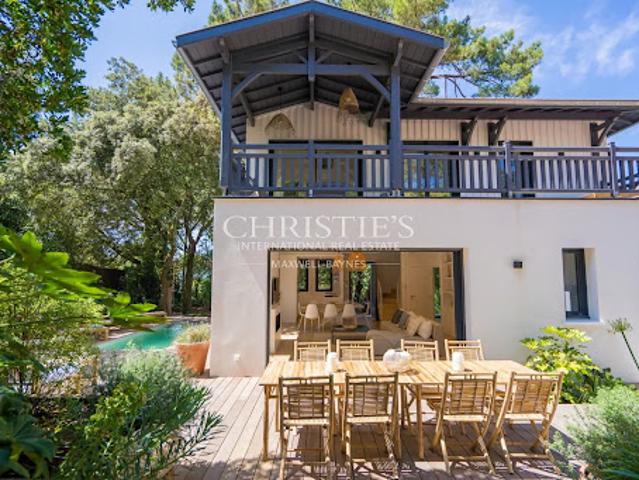 Villa avec piscine et terrasse